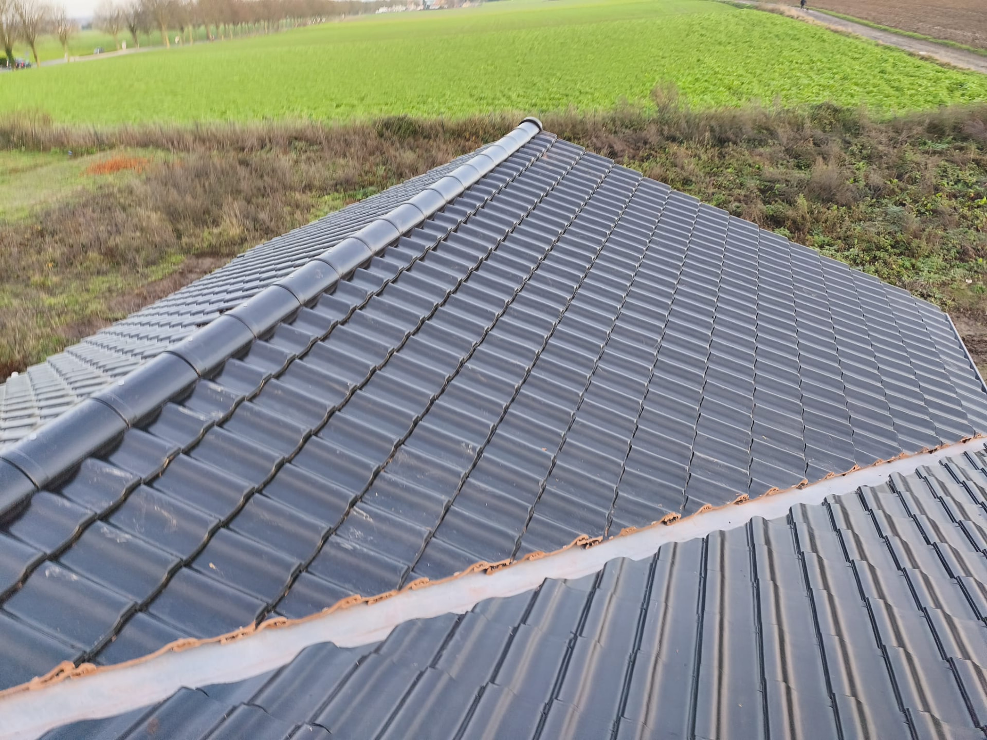 Toiture en tuiles anthracite